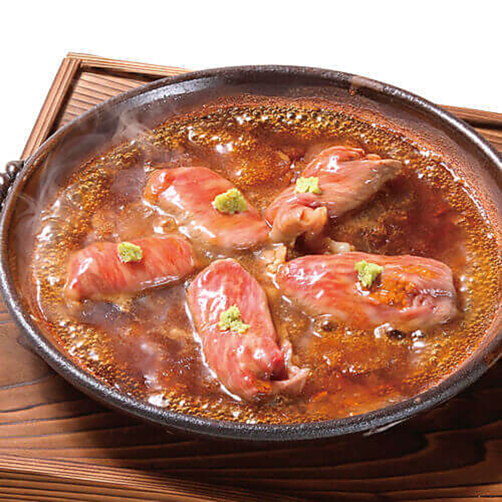 宮崎牛ロースの雲丹巻き 2,750円 / 宮崎牛のロースでたっぷりの雲丹をふんわり包み焼き上げました。