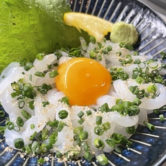 イカそうめんの卵黄のせ