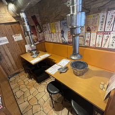 【宴会席～24名様】最大24名様までご利用いただける宴会席をご用意しています。ホルモンや焼肉を囲みながら、仲間と楽しいひとときをお過ごしください。