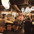 【総席数84席】会社の飲み会、二次会、同窓会、仲間との集まりなど、さまざまなシーンに対応可能。青物横丁エリアでの大人数宴会は『屋台屋 博多劇場』にお任せください！大人数でも周りを気にせず、安心して思い思いに楽しめます。貸切などのご相談も気軽に店舗までご連絡ください♪