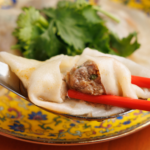 皮から手作りの本格的な餃子と中国酒を楽しむレトロポップな居酒屋♪サク飲み・貸切OK