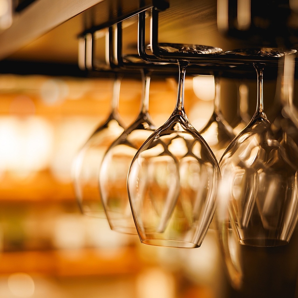 多様な味わいや香りが楽しめるワインを豊富にご用意。食事とのペアリングも豊かで和食とも相性抜群◎