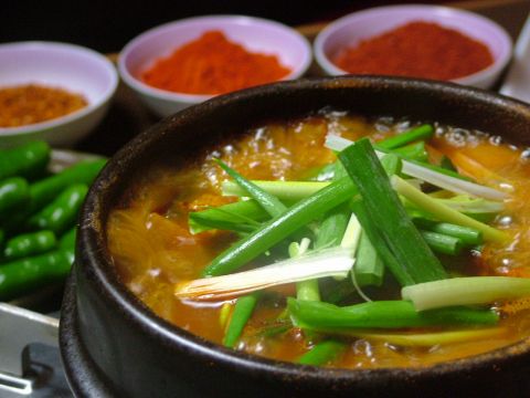 直輸入の香辛料で本場ソウルの味を再現！コースで「11種類の韓流鍋」が選べます！！