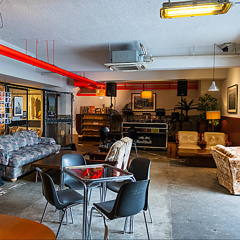 本格タコスと種類豊富なクラフトビールが楽しめる♪ガレージをモチーフにした店内も♪