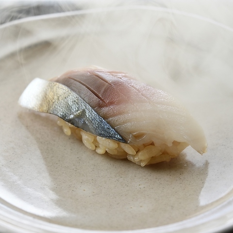 新宿御苑で津本式の熟成鮨と新しい技法を取り入れた「新」江戸前寿司をご堪能ください