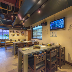 友人同士の飲み会や女子会にも使いやすいテーブル席