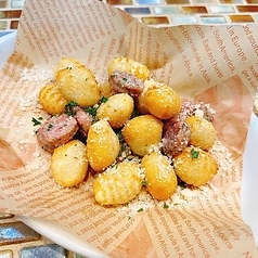 揚げニョッキとソーセージ