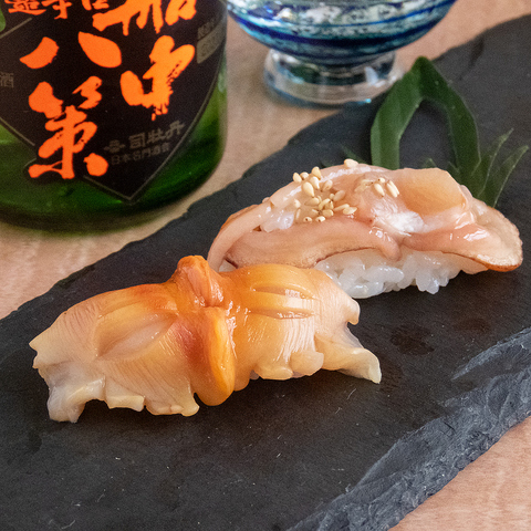 伝統の技が光る寿司・アラカルトをご提供。目利きした日本酒で至高の一杯を。