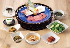 ランチメニューは全8種!リーズナブルに至福の焼肉堪能♪