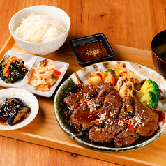 牛ハラミにぎやか定食