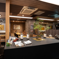 4名様までご利用可能なテーブル席。ゆっくりとお過ごしくださいませ。