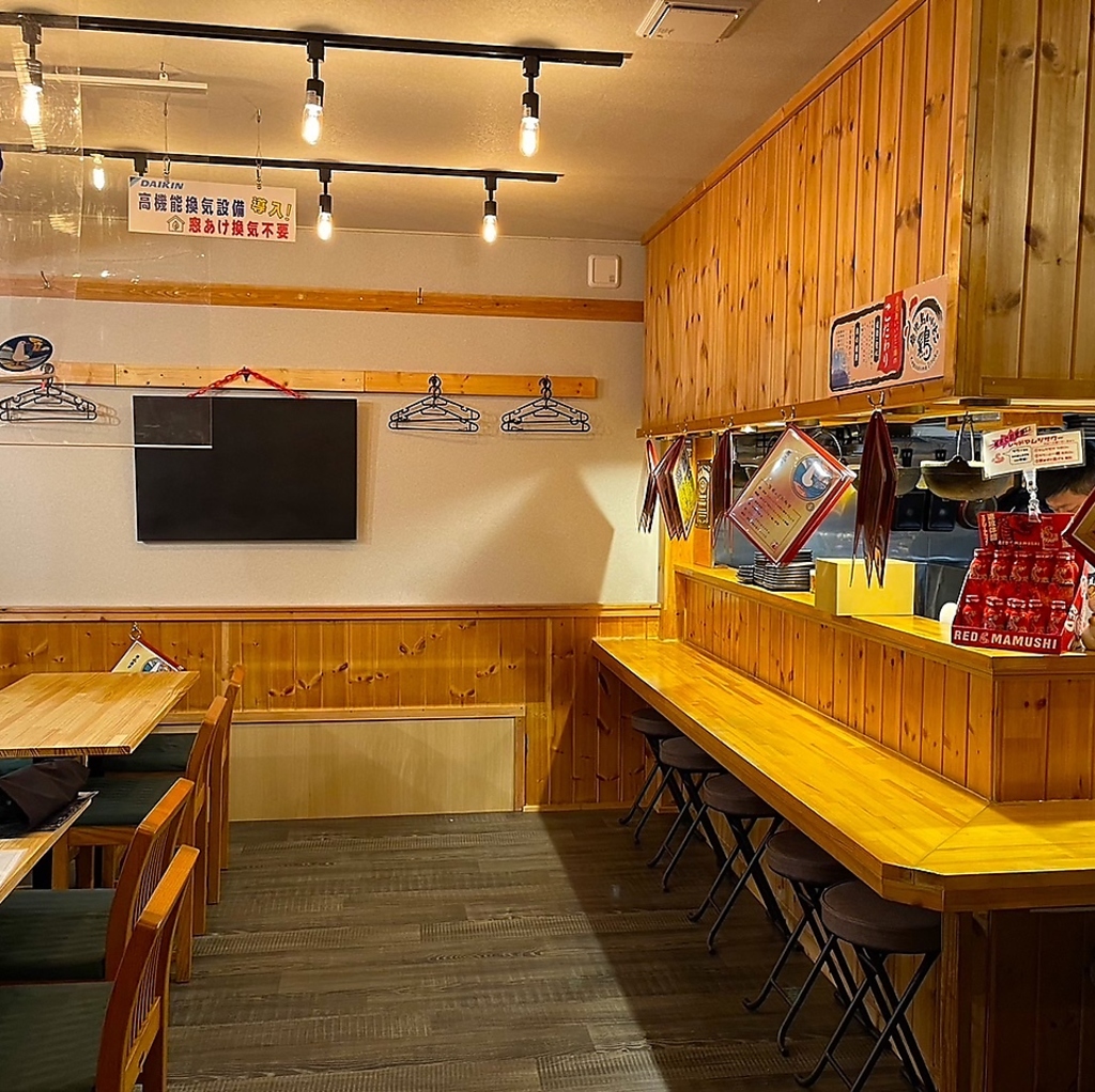 各種ご宴会はもちろん、ご家族での食事にも最適な広々としたテーブル席がございます。お子様連れも◎