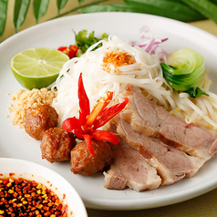 豚トロと青菜の汁なし混ぜそば（センレックヘーン）～タイ風の混ぜそば～