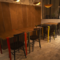 ◆木のぬくもりが感じられる温かみのあるテーブル席◆