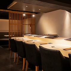 ご友人とのお食事やデートにもおすすめのカウンター席。