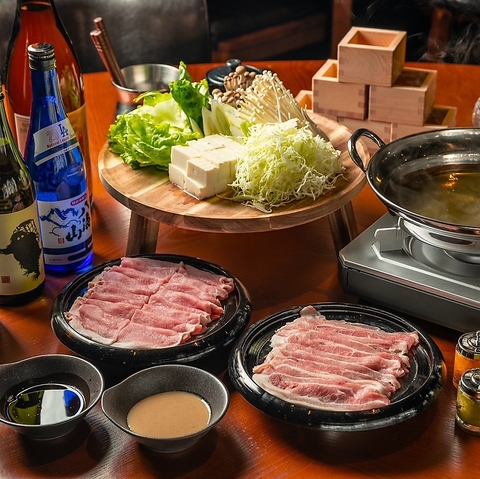 スキー帰りは貸切宴会！鍋を囲んでやカラオケ、ダーツなども楽しめる複合エンタメ店！