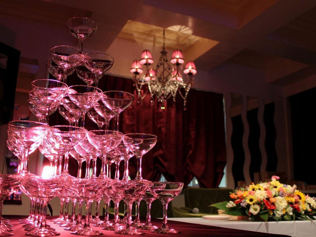 綺麗なシャンパンタワーに主役も大喜び♪