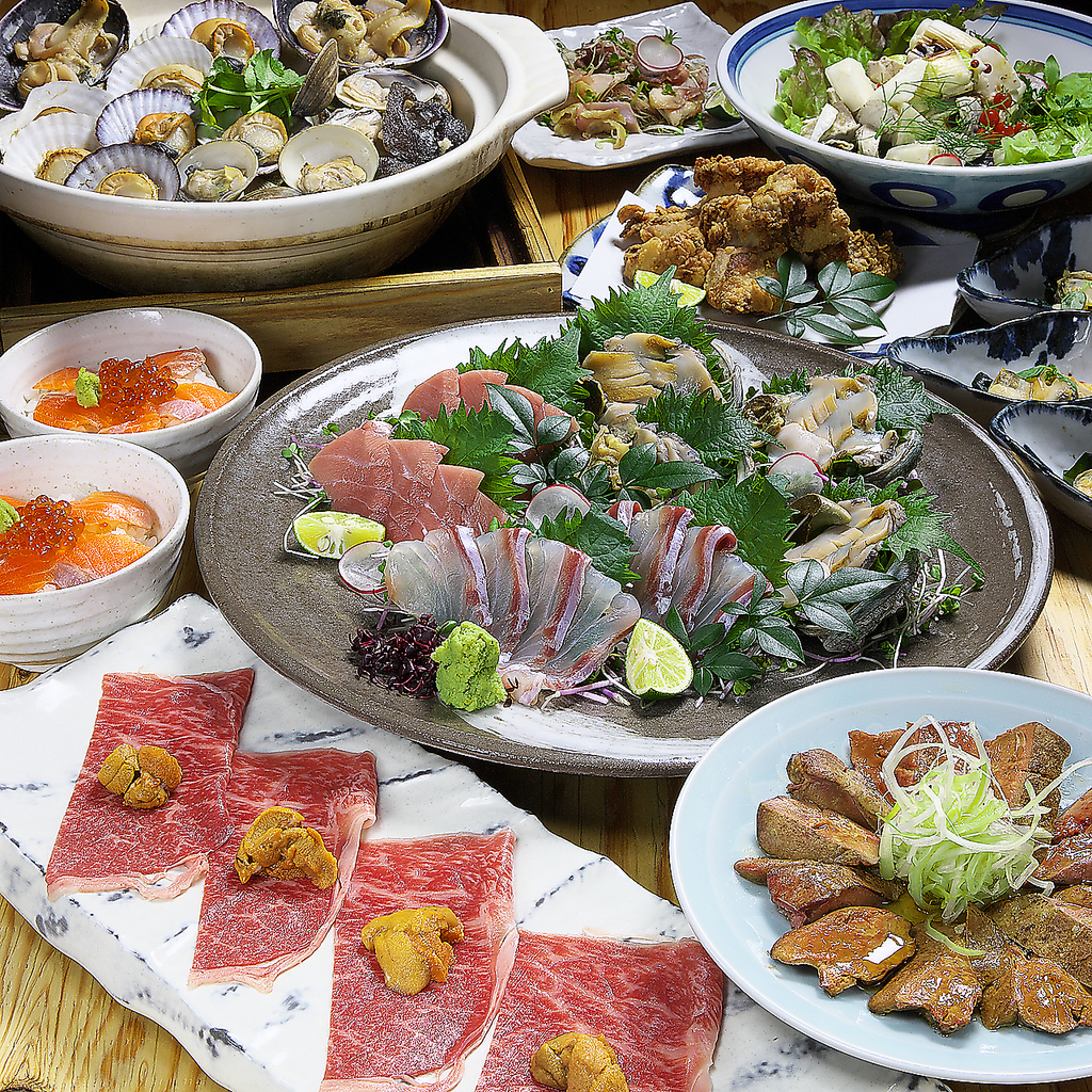 大分直送の冠地鶏＆産地直送鮮魚を使用した料理を多数ご用意しております。