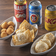ブラジルの手作りおつまみと冷えたビールで乾杯♪
