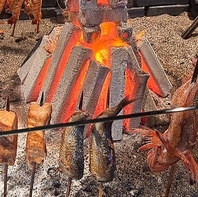 炭火でじっくり焼き上げた食材は旨味が凝縮された絶品◎