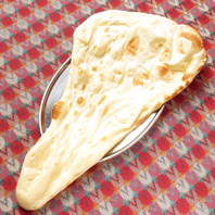 こだわりの種類豊富もちもちナンはコースで食べ放題にも