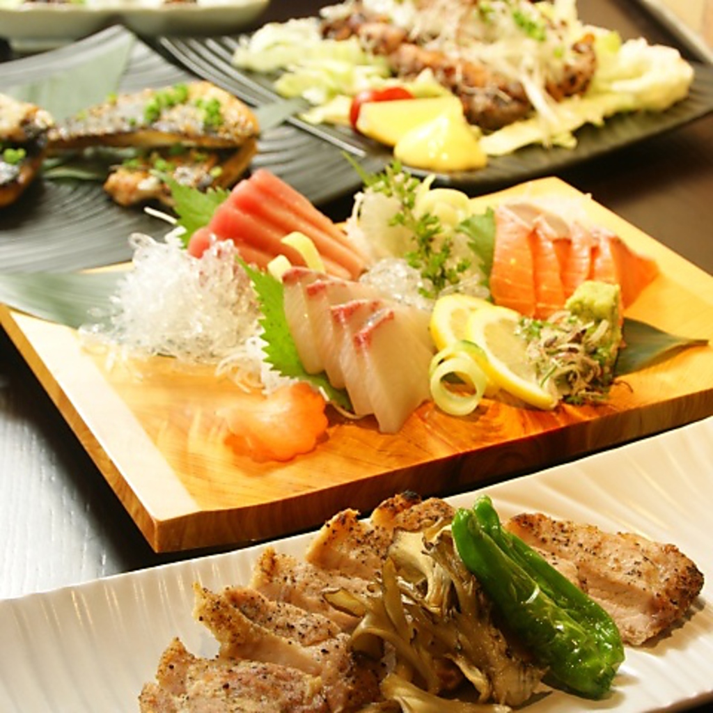 木の温もりが溢れる心地よい空間で、信州から直送される海・山の幸を心ゆくまで堪能…♪