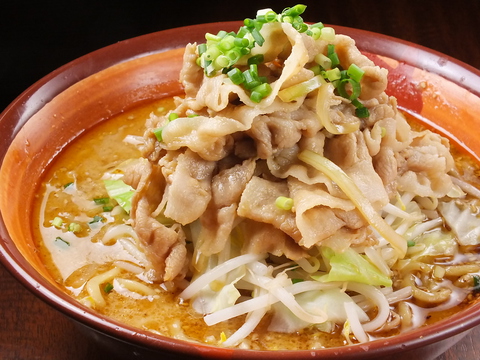 濃厚味噌スープの拉麺とサービスライスでガッツリ☆『満足』と『満腹』をご提供！
