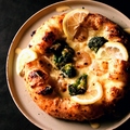 料理メニュー写真&nbsp;海老とブロッコリーのレモンクリームPIZZA