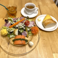 マルシェ野菜と低温調理サーモン