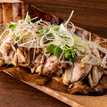 料理メニュー写真&nbsp;厳選鶏の朴葉焼きこく旨だれ