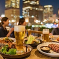 新宿のパノラマを眺めながら、クラフトビールで乾杯しましょう。