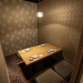 木屋町での同窓会や会社宴会などの大人数でのご宴会ならお任せください。最大宴会人数30名様まで対応が可能な完全個室のお席のご用意がございます。完全個室なので他のお客様を気にされることなくお楽しみ頂けます。大人数でのご宴会にもおすすめの和食とお酒が楽しめる飲み放題付のコースを多数ございます。