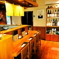 カウンター全8席/常連さんと仲良く飲める通のお席☆