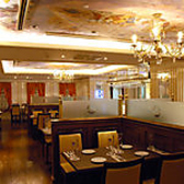 広々とした店内は快適なお席で親しい仲間との楽しいひとときを過ごせます。大画面のモニターを完備しておりスポーツ観戦や特別なイベントを楽しむのにもぴったりな空間です♪