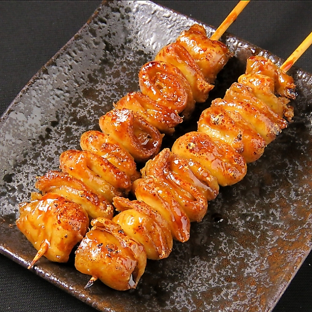 じ～っくり備長炭で焼き上げた、焼鳥の香ばしさはクセになります…。生ビールと一緒にクイッと！