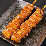 じ～っくり備長炭で焼き上げた、焼鳥の香ばしさはクセになります…。生ビールと一緒にクイッと！
