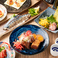 和食は、やはり日本酒や焼酎とともに楽しみたいもの。全国各地から日本酒、焼酎を豊富に取り揃えております。定番で人気のものだけでなく、希少な地酒や焼酎、特別なお食事の場に相応しいものもご用意しております。シーンに合わせてお召し上がりください。