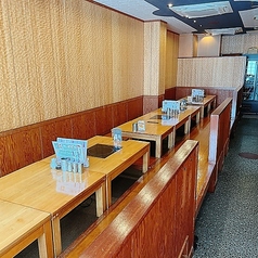 天神橋筋六丁目駅から徒歩すぐ。店内は壁面を木目の板材で統一し、温かみと落ち着きのある雰囲気。平日は接待やご宴会に、週末はご家族でのお食事利用にも最適です♪2階席は最大35名様までご利用可能で、25名様以上からは貸切対応も承ります。団体様でのご予約もお気軽にお問合せください◎