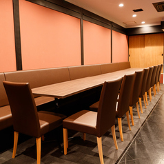 40名様前後の貸切利用のご相談も承っております！60種類以上の豊富な飲み放題メニューのご用意もございますので、結婚式2次会やサークルの追いコン、会社の歓送迎会等にもぜひご利用ください♪