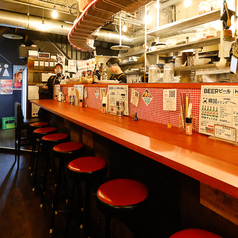 【カウンター1席×1つ】上質で落ち着いた雰囲気の店内は、まさに大人の隠れ家のようです。ふらっと立ち寄りやすい気軽さがありながらも、居心地の良い空間づくりにこだわっています◎出張時のご夕食や同僚とのサク飲み、仕事帰りの一杯に最適です!美味しい地鶏や海鮮、豊富なお酒類をご用意して皆様をお待ちしております。