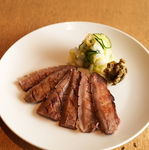 看板商品！牛タン1本で1人前しか取れない極上部位の大トロ牛タン焼き『仙台厚切り牛タン焼き-極み-』