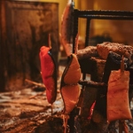 炭火でじっくり焼き上げる原始焼き