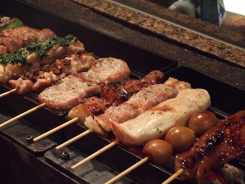 こだわりの日本酒と絶品の串焼きが楽しめるお店。他にない味を提供致します。