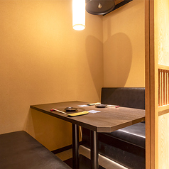 接待や会食にぴったりの個室をご用意しております。