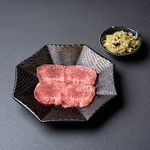 【名物！旨ねぎ塩タン】タンの歯応えと特製ネギが絶妙に絡み合う一皿。ねぎをタンで包んで召し上がれ