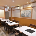 個室指定時要席料。TVモニター。隣席と繋げて最大36席。常時禁煙。