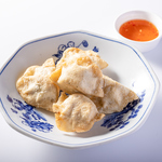 しっかり練り上げ作る皮と秘伝調合の肉餡やタレが美味しさの秘訣！