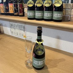 女性お一人様でも気軽に立ち寄れるお店造りが魅力です。目の前で料理が仕上がる様子を楽しみながら、心温まる料理と共にリラックスした時間をお過ごしください。