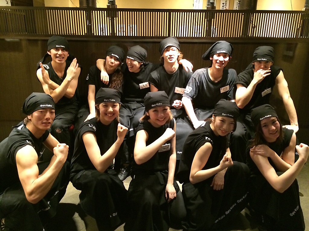 店内には元気なスタッフがいっぱい！心をこめておもてなし致します！