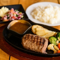 一皿に真心を込めてお届けする自慢の肉料理とサービス
